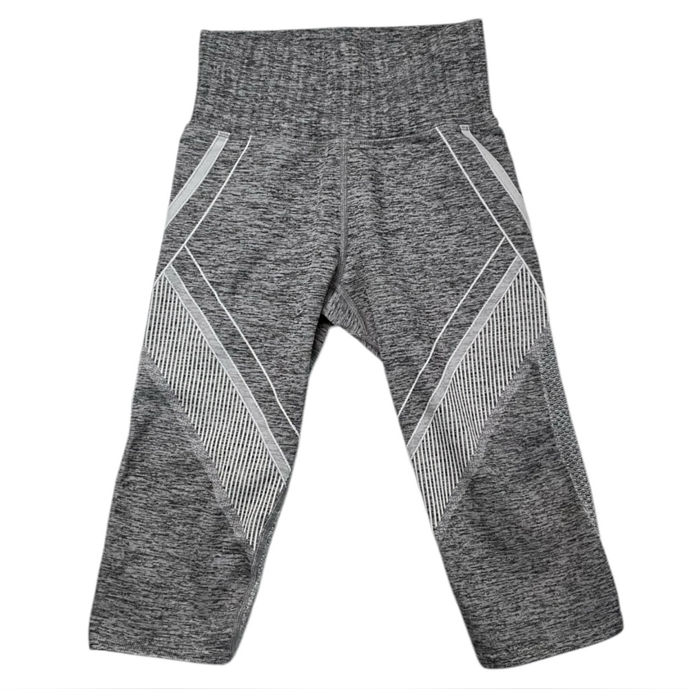 Athleta High Waisted Seamless Textured Biker Shorts Gray Small‎